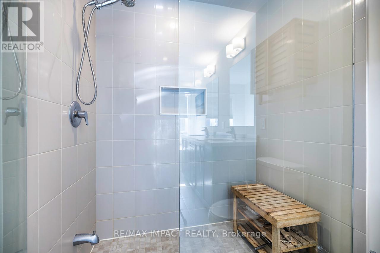 12 Marlborough Street, Whitby, Ontario  L1R 1K3 - Photo 22 - E13039528