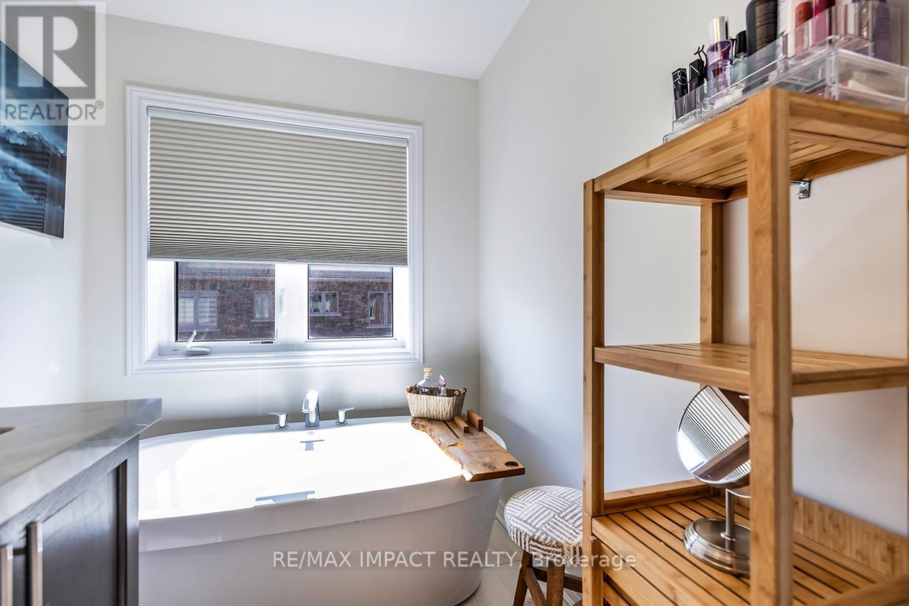 12 Marlborough Street, Whitby, Ontario  L1R 1K3 - Photo 23 - E13039528