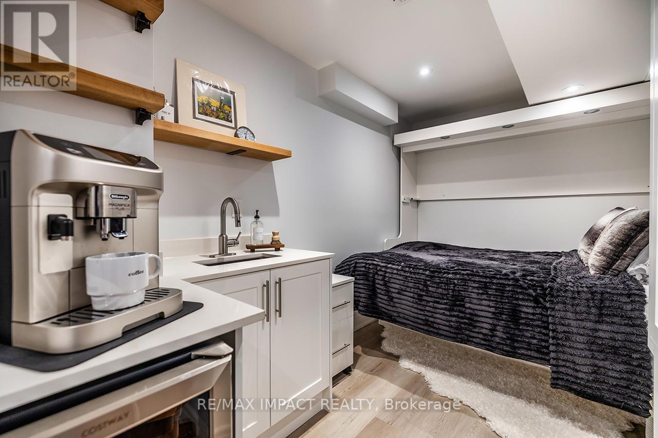 12 Marlborough Street, Whitby, Ontario  L1R 1K3 - Photo 28 - E13039528