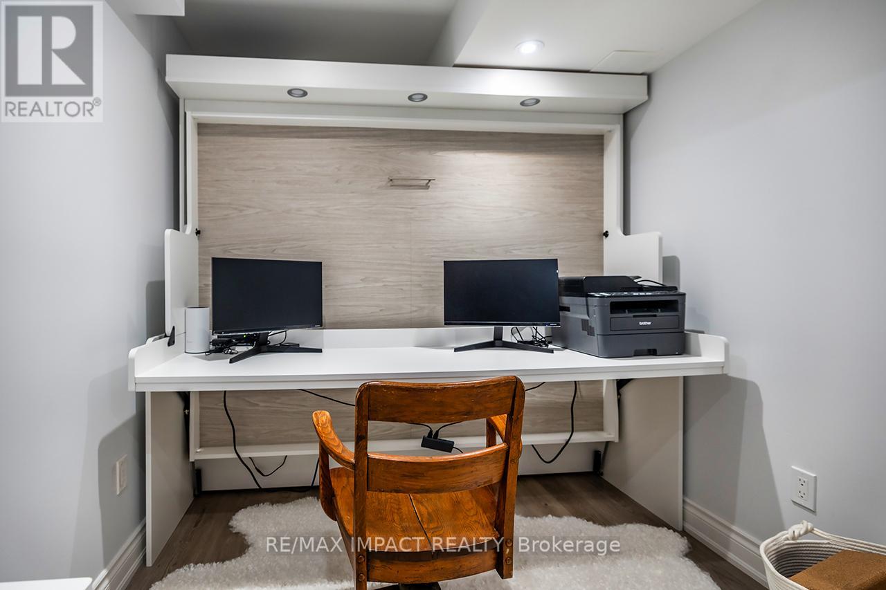 12 Marlborough Street, Whitby, Ontario  L1R 1K3 - Photo 30 - E13039528