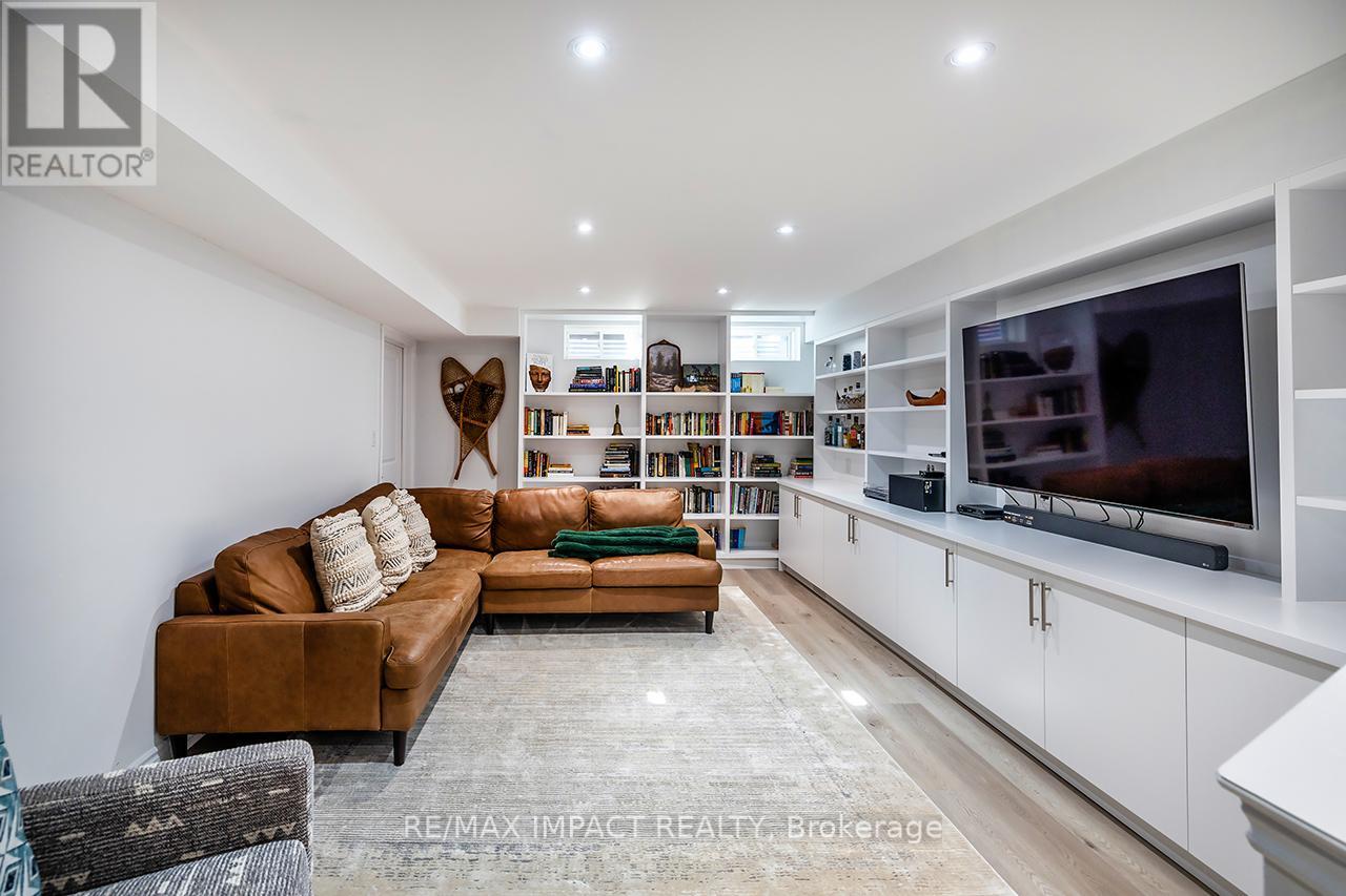 12 Marlborough Street, Whitby, Ontario  L1R 1K3 - Photo 32 - E13039528