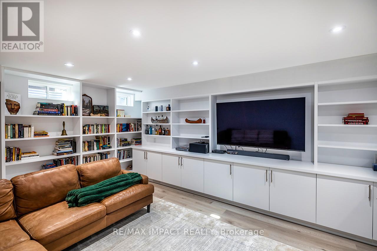 12 Marlborough Street, Whitby, Ontario  L1R 1K3 - Photo 33 - E13039528