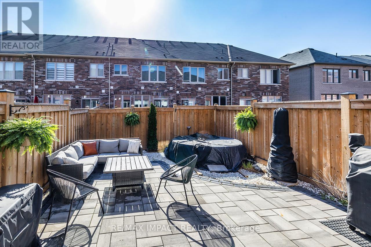 12 Marlborough Street, Whitby, Ontario  L1R 1K3 - Photo 35 - E13039528