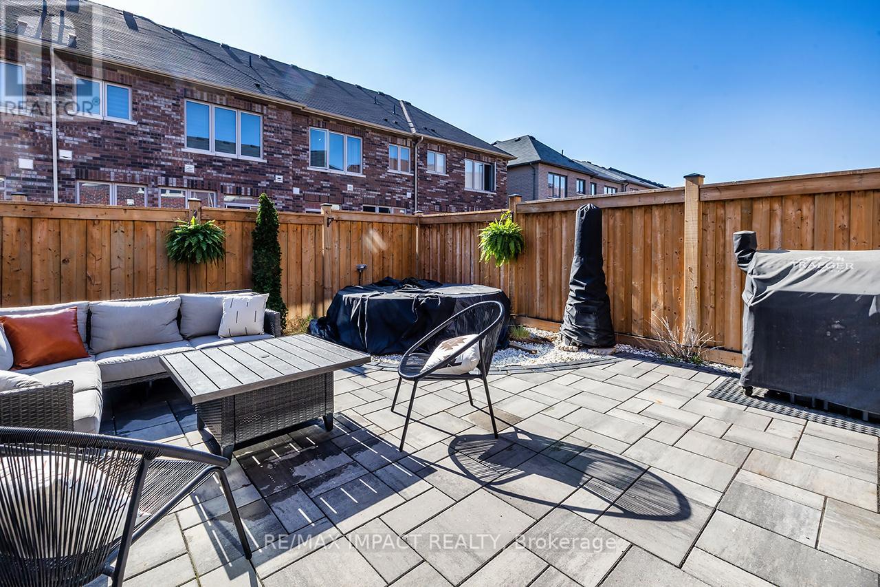 12 Marlborough Street, Whitby, Ontario  L1R 1K3 - Photo 36 - E13039528