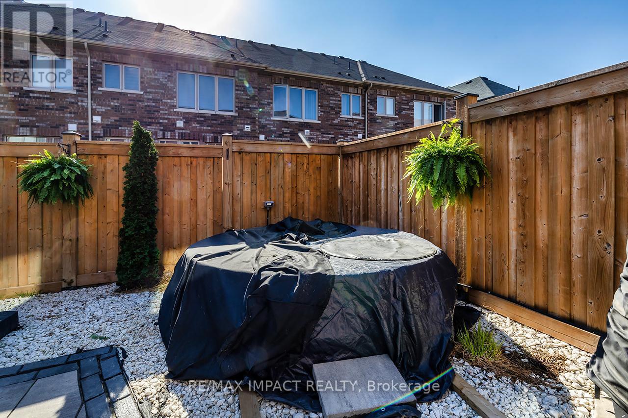 12 Marlborough Street, Whitby, Ontario  L1R 1K3 - Photo 38 - E13039528