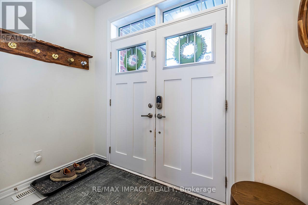 12 Marlborough Street, Whitby, Ontario  L1R 1K3 - Photo 4 - E13039528