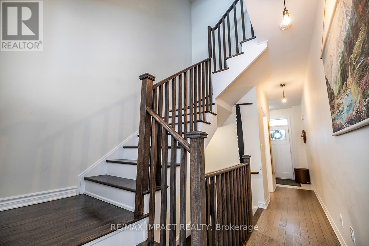 12 Marlborough Street, Whitby, Ontario  L1R 1K3 - Photo 5 - E13039528