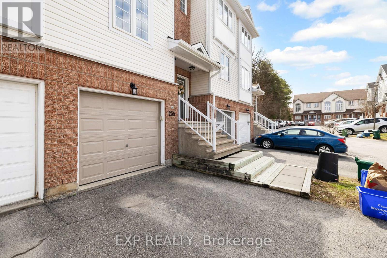 255 Gershwin Private, Ottawa, Ontario  K2H 1G5 - Photo 3 - X13039494