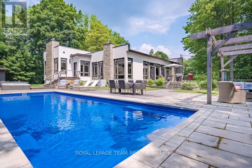 17 Kaymar Drive, Ottawa, Ontario  K1J 7C8 - Photo 2 - X13039554