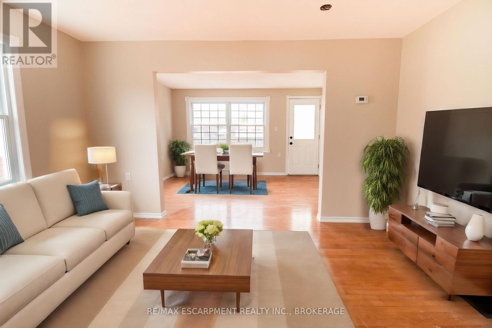 1 - 539 Woodlawn Road, Welland, Ontario  L3C 3K2 - Photo 3 - X13039522