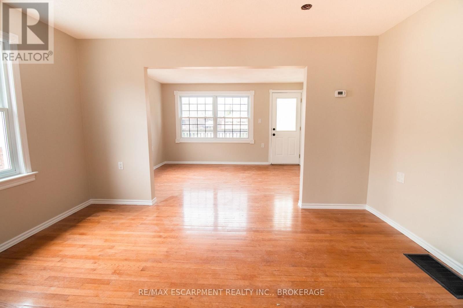 1 - 539 Woodlawn Road, Welland, Ontario  L3C 3K2 - Photo 4 - X13039522