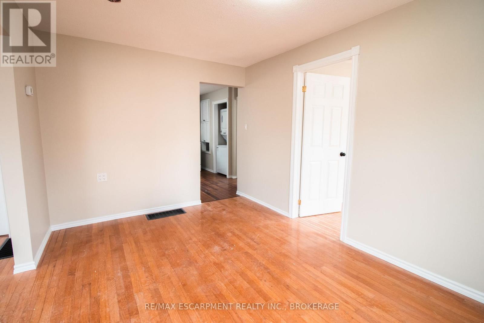 1 - 539 Woodlawn Road, Welland, Ontario  L3C 3K2 - Photo 7 - X13039522