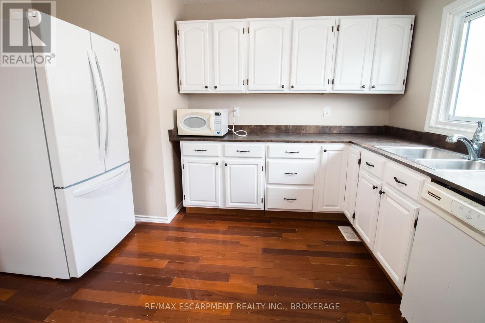 1 - 539 Woodlawn Road, Welland, Ontario  L3C 3K2 - Photo 9 - X13039522