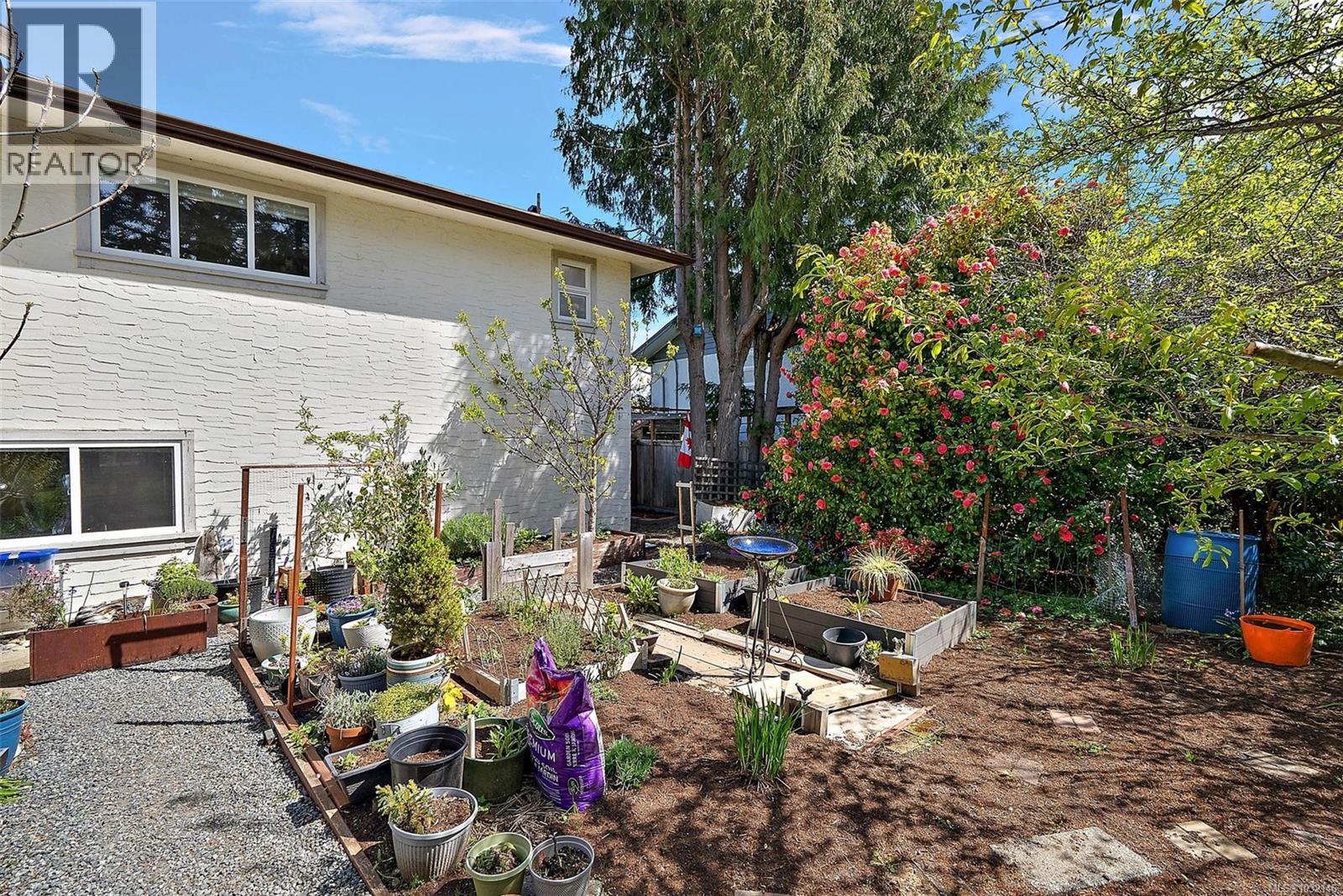 1885 Skylark Pl, Saanich, British Columbia  V8N 2X2 - Photo 26 - 1032146