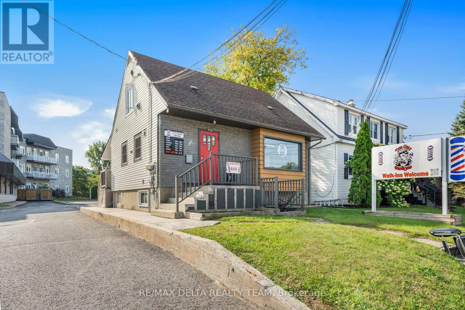 2790 St Joseph Boulevard, Ottawa, Ontario  K1C 1G5 - Photo 2 - X12659180