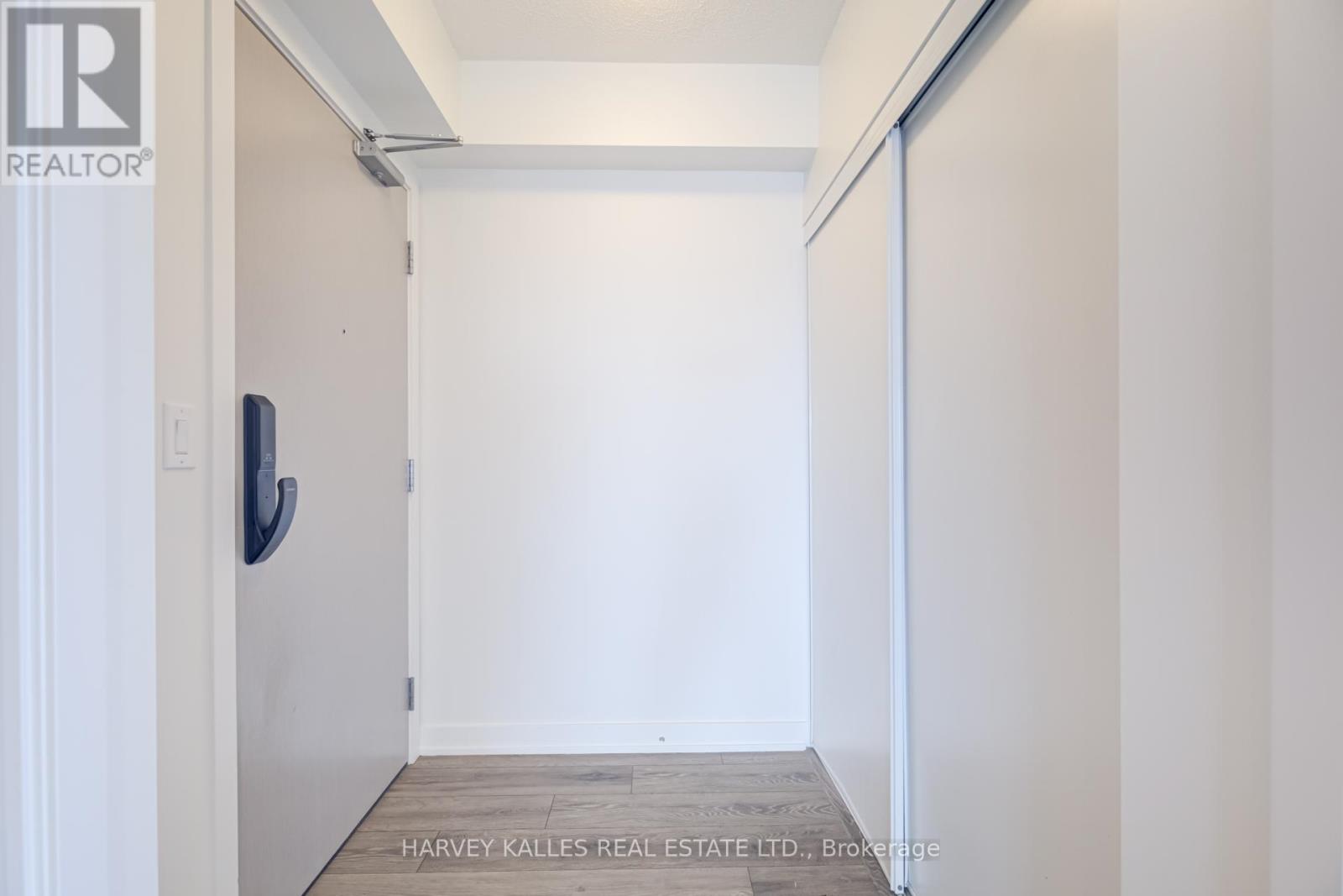 B814 - 3200 Dakota Common, Burlington, Ontario  L7M 2A7 - Photo 3 - W13039606