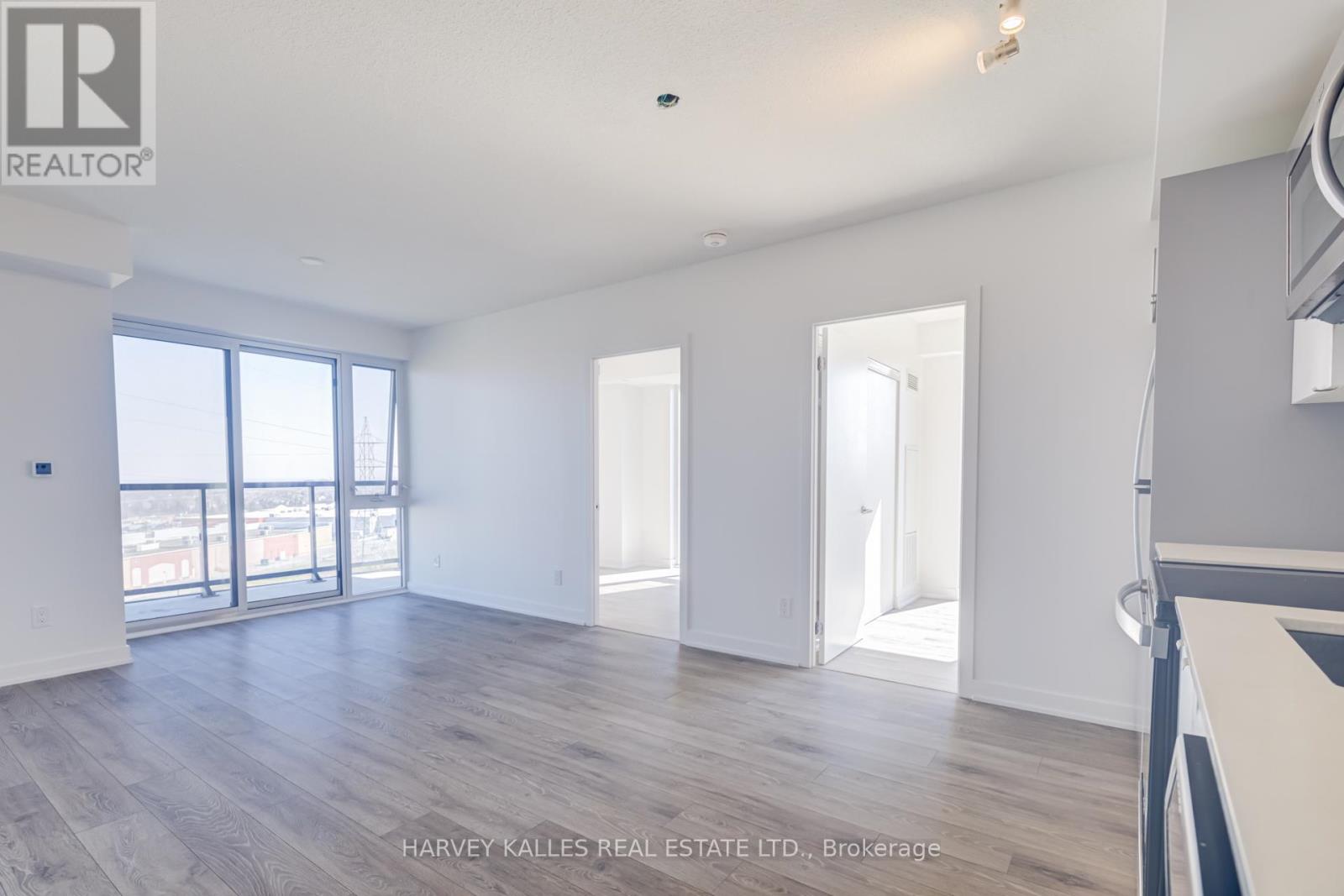 B814 - 3200 Dakota Common, Burlington, Ontario  L7M 2A7 - Photo 8 - W13039606