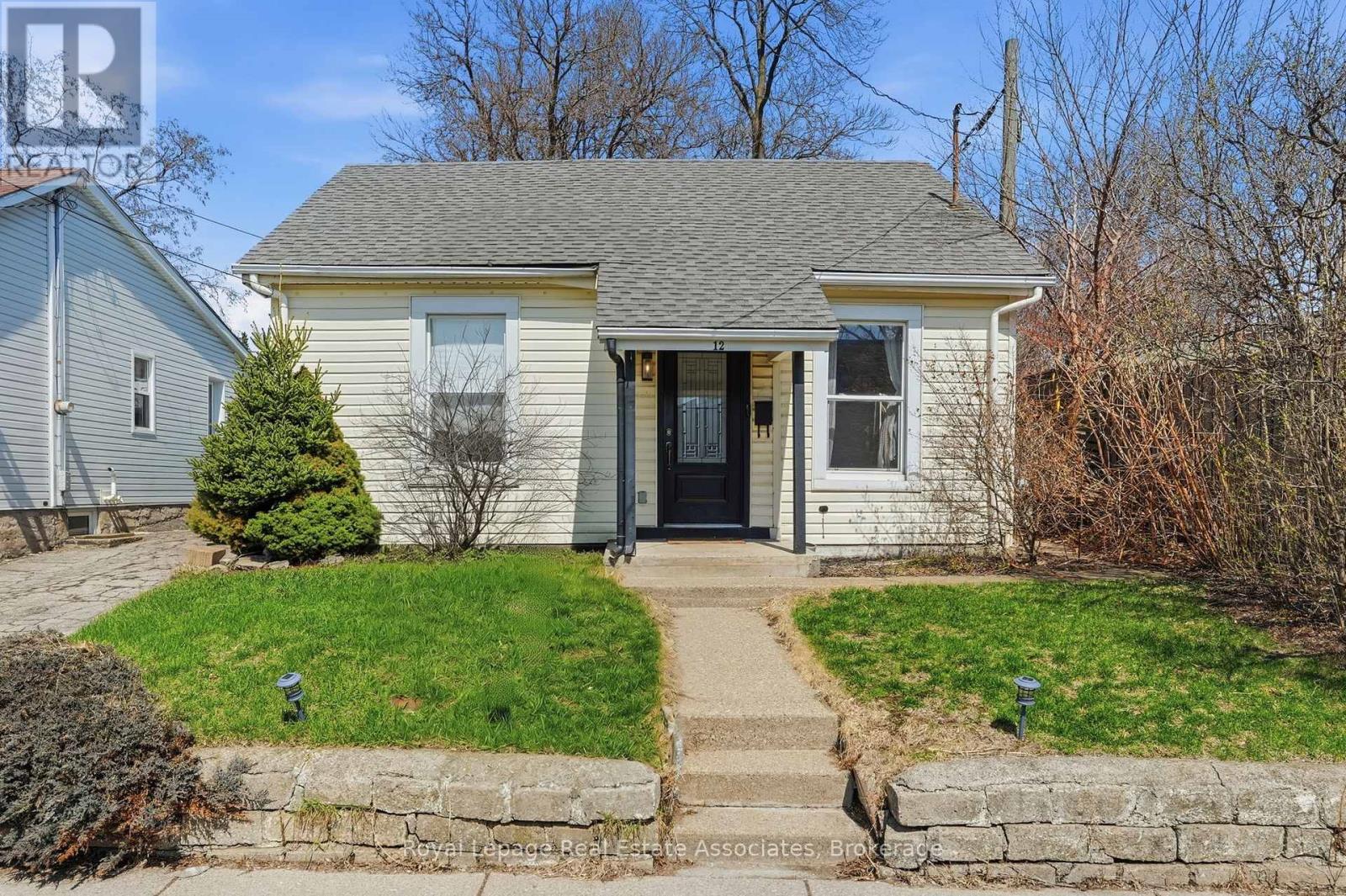 12 NELSON STREET, Hamilton, Ontario