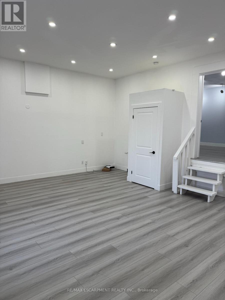 161 Kenilworth Avenue N, Hamilton, Ontario  L8H 4R9 - Photo 2 - X13039576