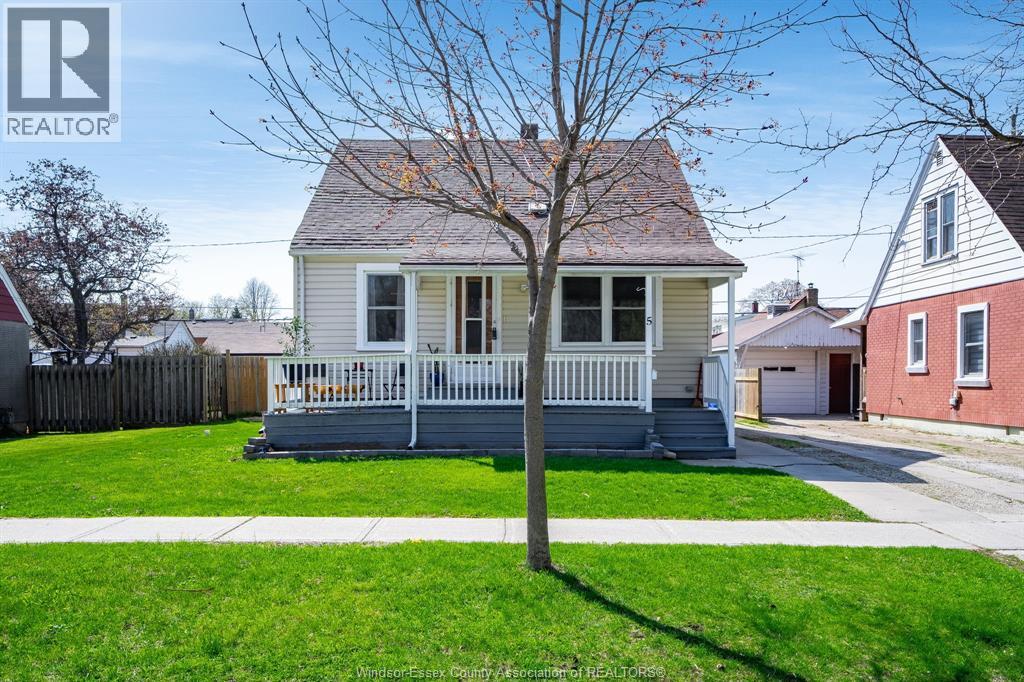 MLS# 26009079: 5 Whitwam AVENUE, Leamington, Canada