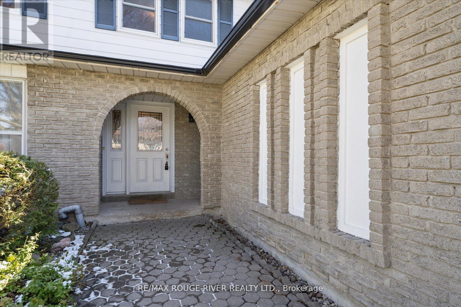 54 Rosalynne Avenue, Clarington, Ontario  L1C 3X8 - Photo 5 - E13039690