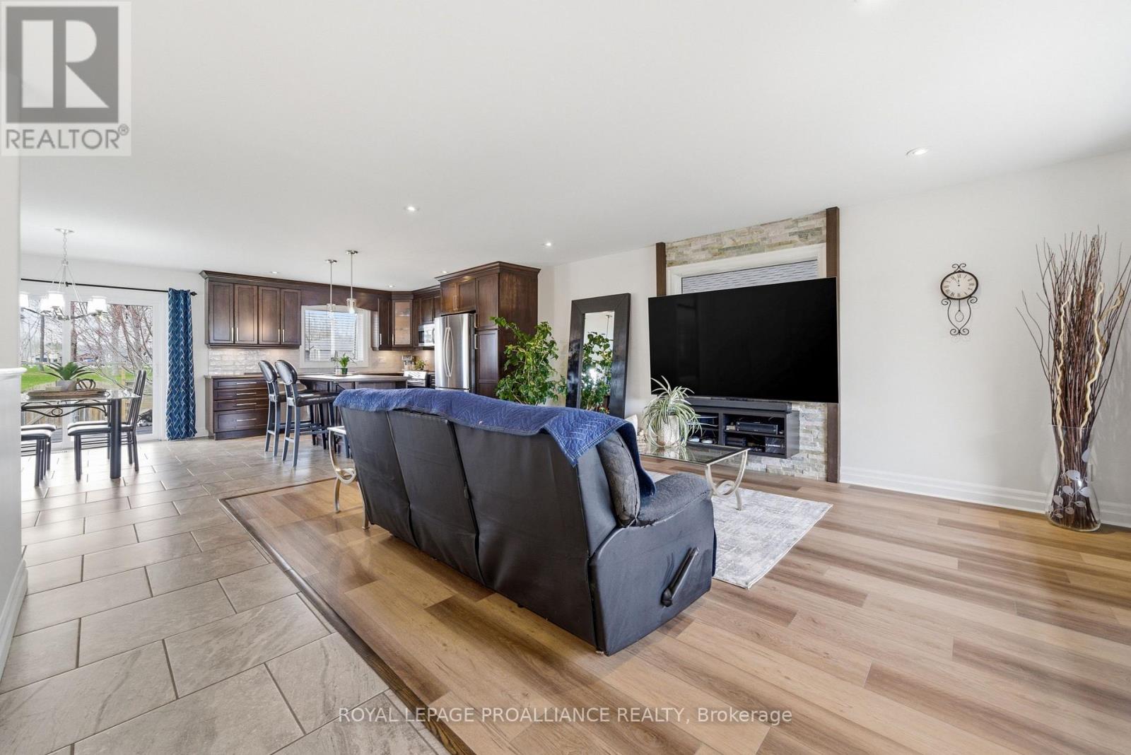 6 Aspen Drive, Quinte West (Murray Ward), Ontario  K8V 0C6 - Photo 11 - X13039658