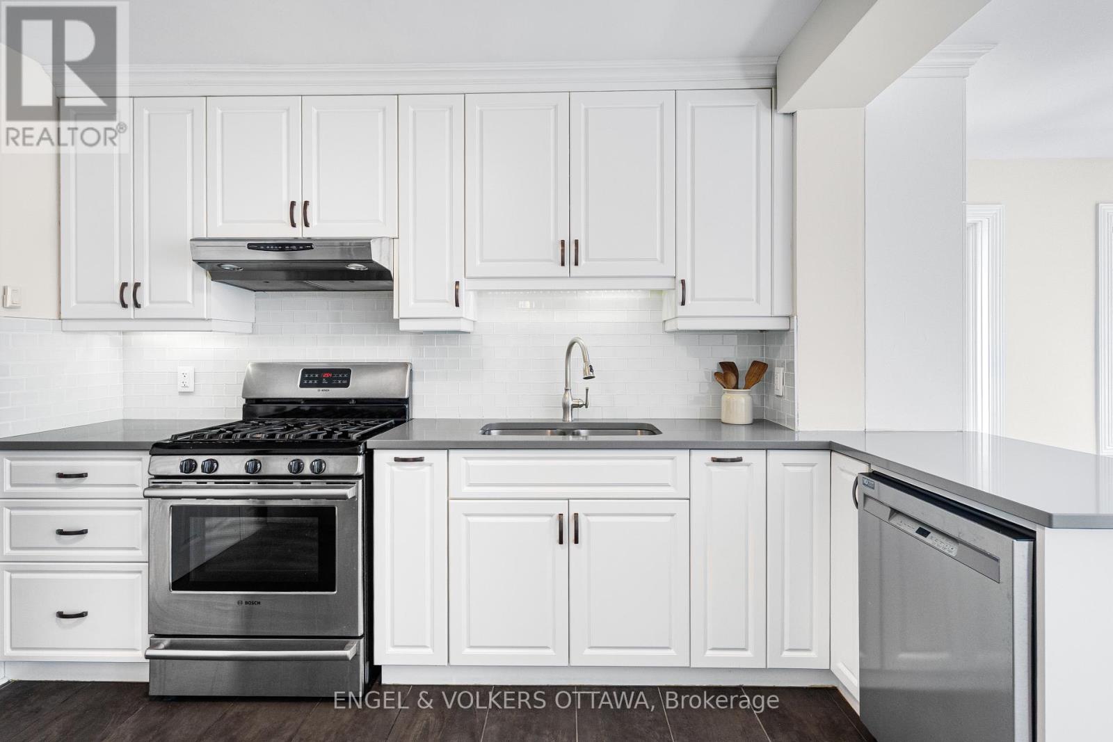 1252 Anoka Street, Ottawa, Ontario  K1V 6C6 - Photo 3 - X13039828