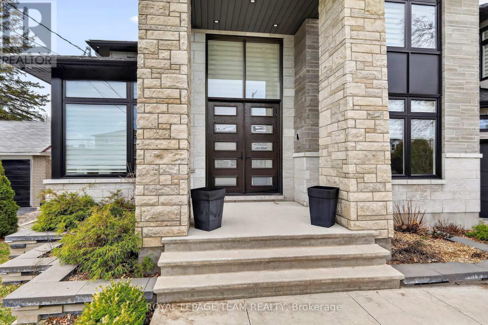 1670 Ortona Avenue, Ottawa, Ontario  K2C 1W7 - Photo 3 - X13039976