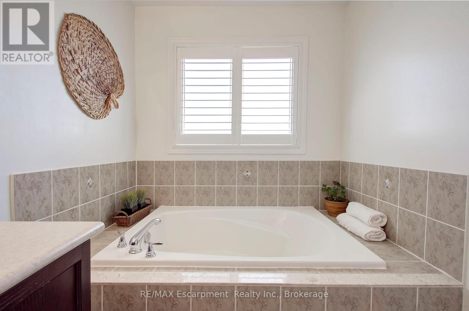 4868 Capri Crescent, Burlington, Ontario  L7M 0H8 - Photo 32 - W13039668