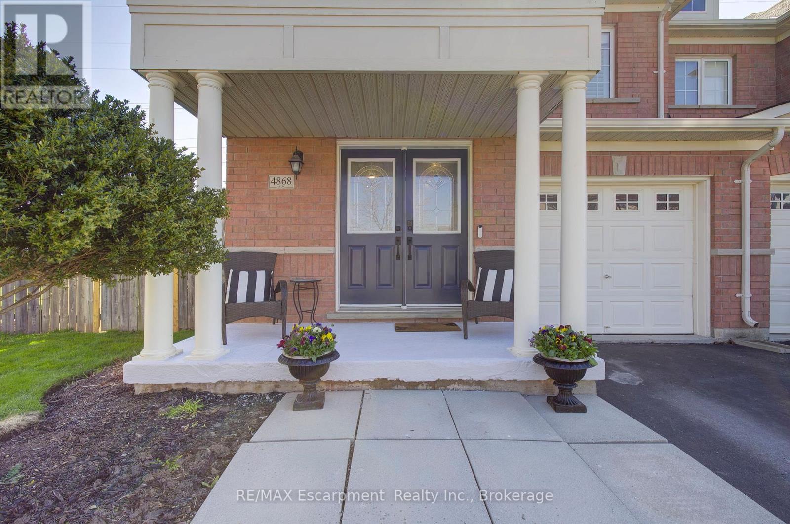4868 Capri Crescent, Burlington, Ontario  L7M 0H8 - Photo 4 - W13039668