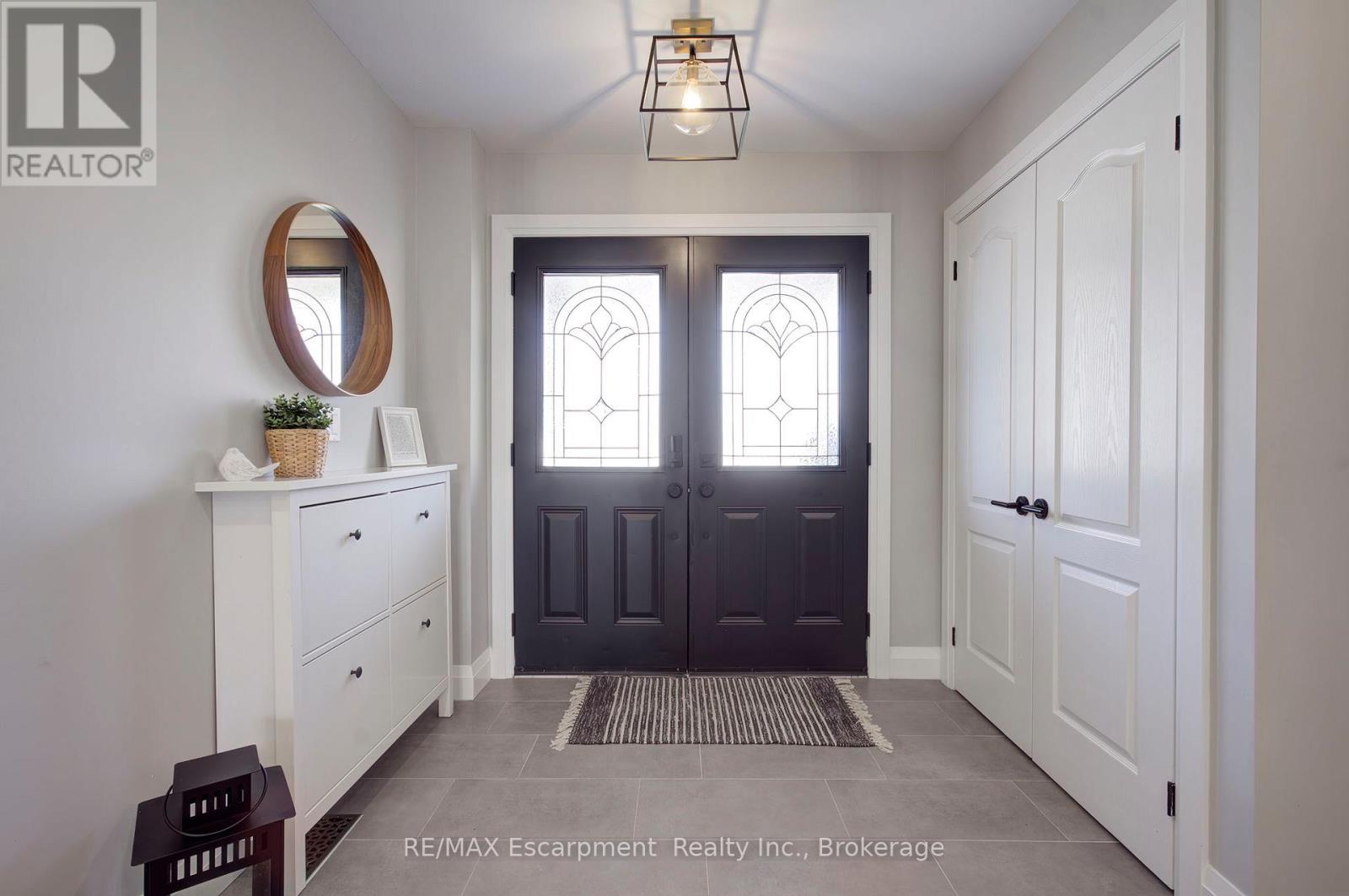 4868 Capri Crescent, Burlington, Ontario  L7M 0H8 - Photo 5 - W13039668