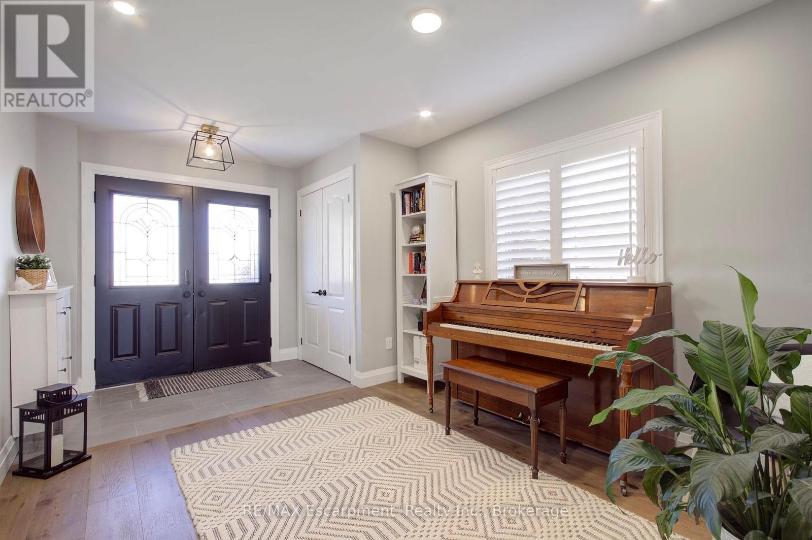 4868 Capri Crescent, Burlington, Ontario  L7M 0H8 - Photo 6 - W13039668