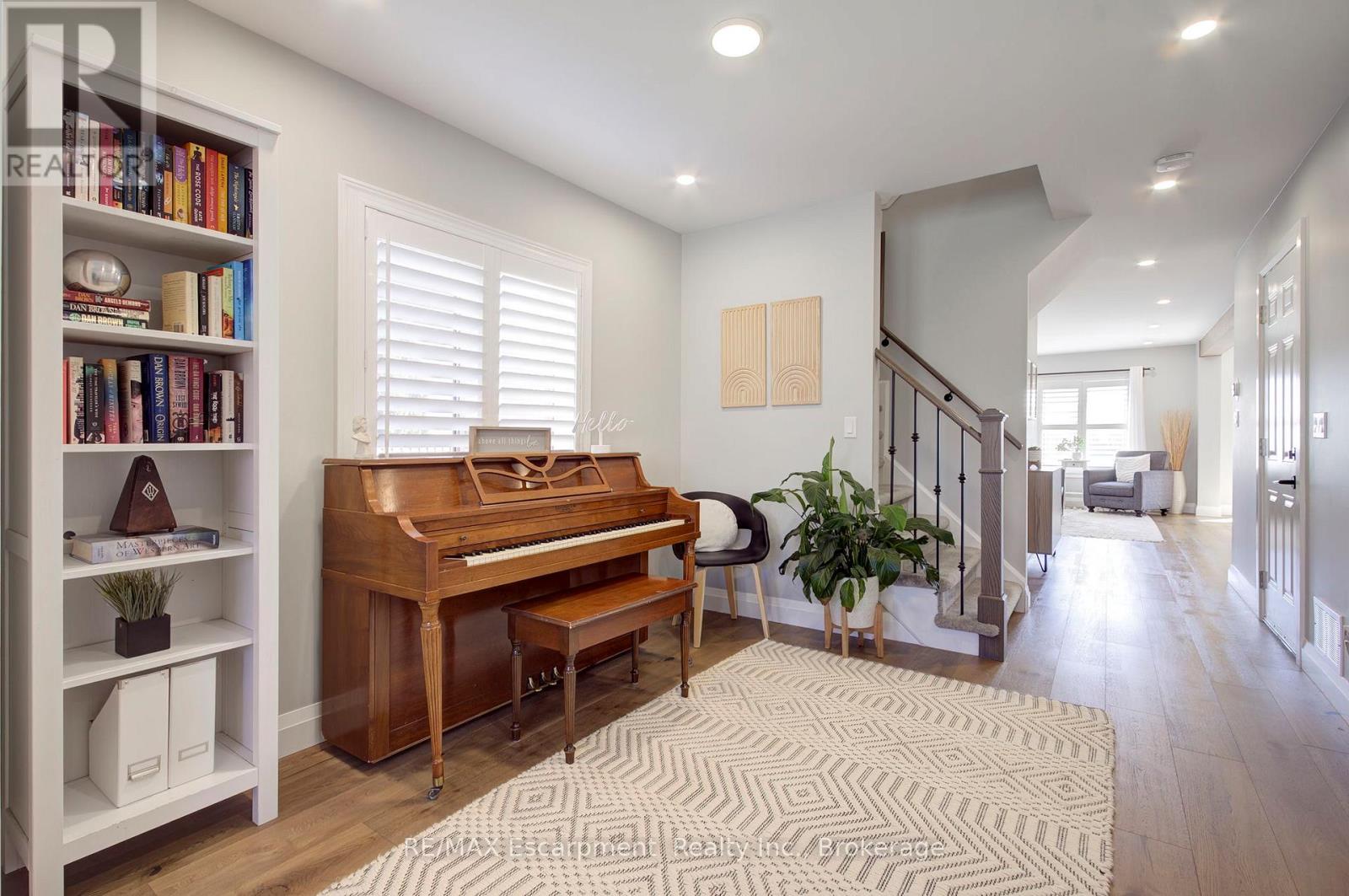 4868 Capri Crescent, Burlington, Ontario  L7M 0H8 - Photo 7 - W13039668