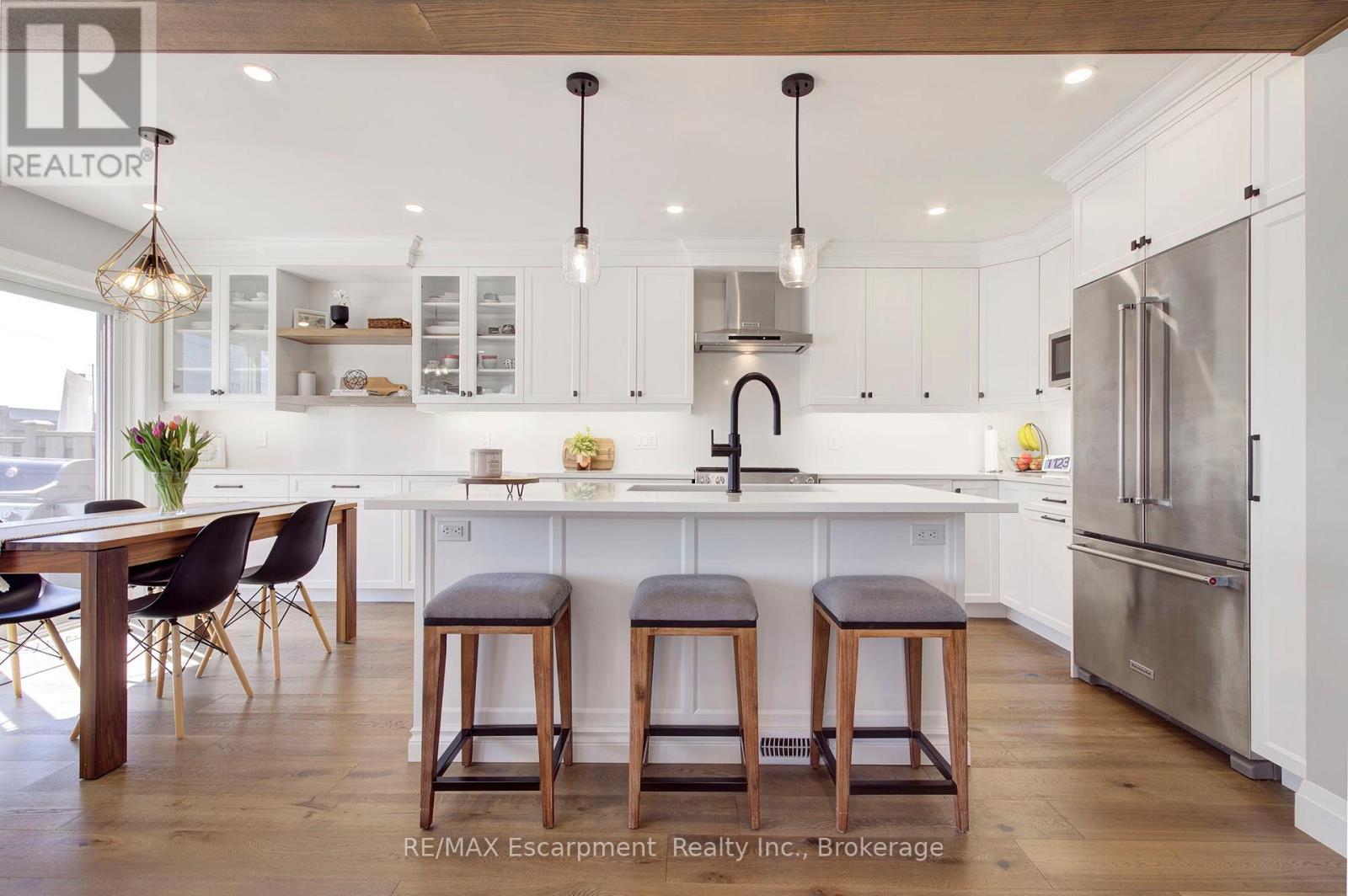 4868 Capri Crescent, Burlington, Ontario  L7M 0H8 - Photo 9 - W13039668