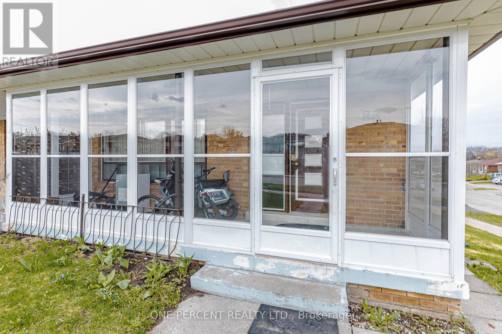 80 Fallingdale Crescent, Toronto, Ontario  M3J 1C5 - Photo 2 - W12769380