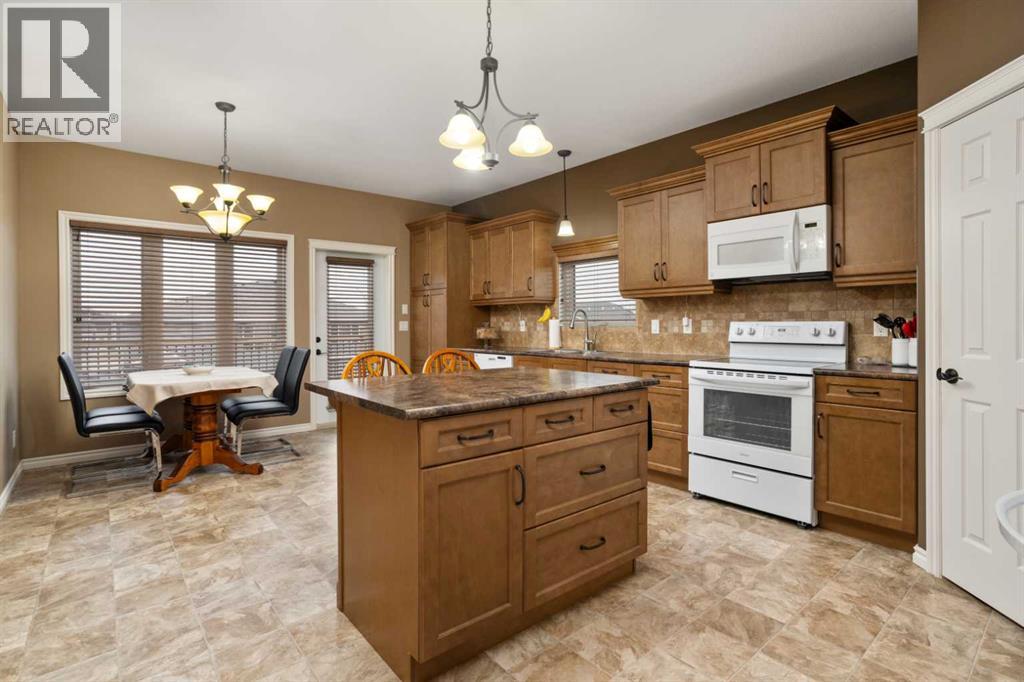 7506 37a Avenue, Camrose, Alberta  T4V 5E3 - Photo 3 - A2303768