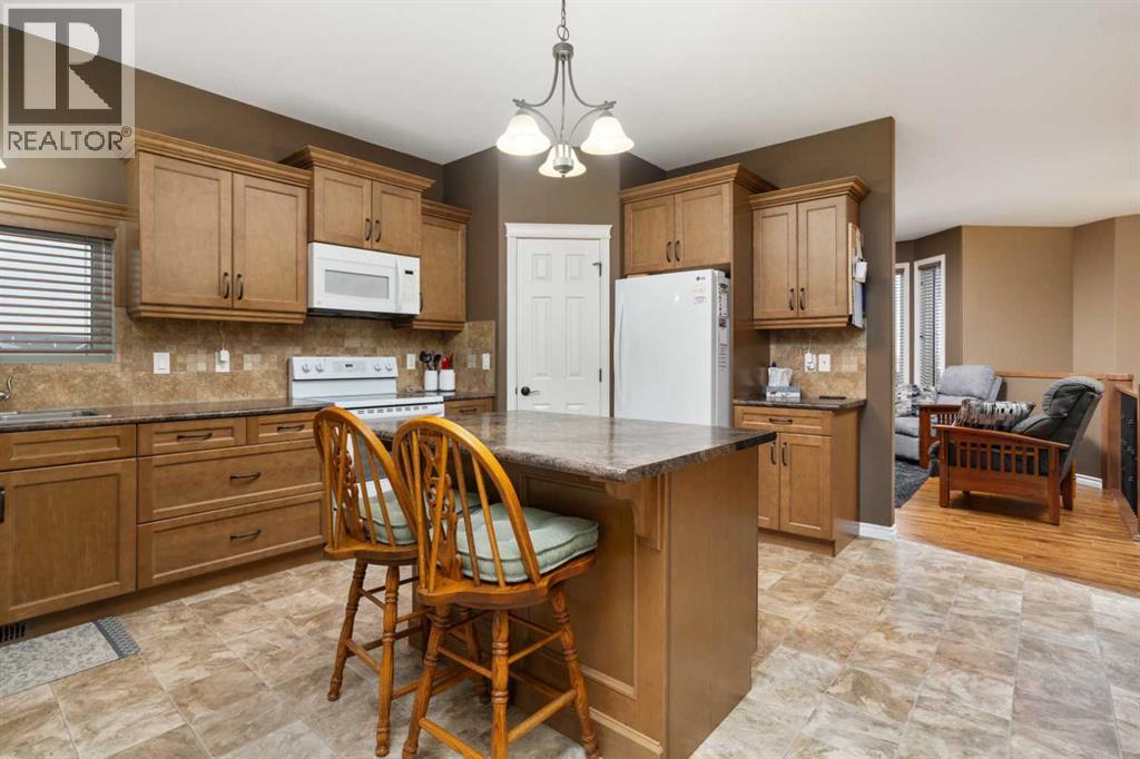 7506 37a Avenue, Camrose, Alberta  T4V 5E3 - Photo 4 - A2303768