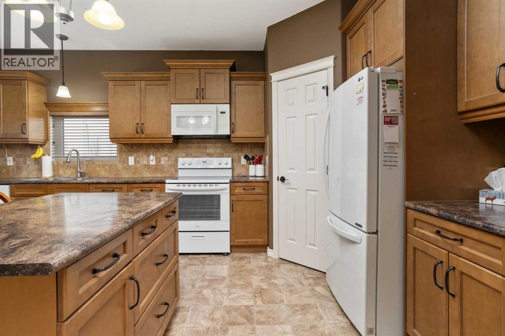 7506 37a Avenue, Camrose, Alberta  T4V 5E3 - Photo 5 - A2303768