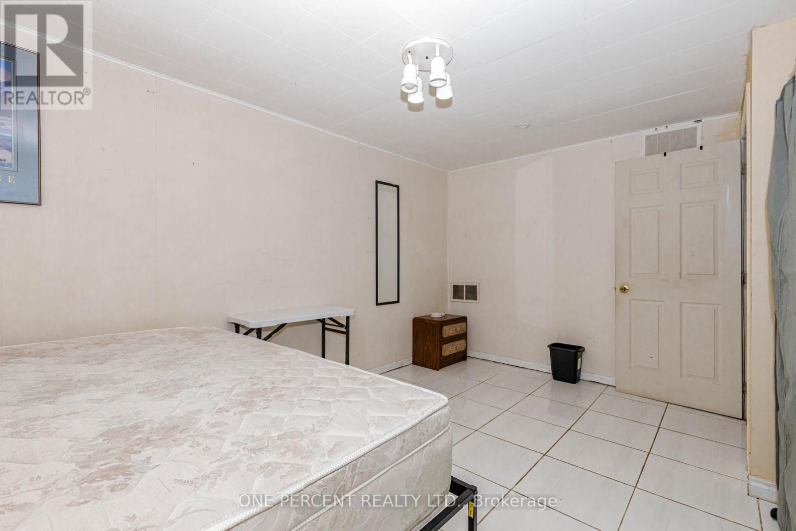 80 Fallingdale Crescent, Toronto, Ontario  M3J 1C5 - Photo 8 - W12769380