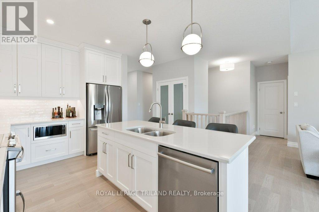 252 Renaissance Drive, St. Thomas, Ontario  N5R 0P9 - Photo 10 - X12847454