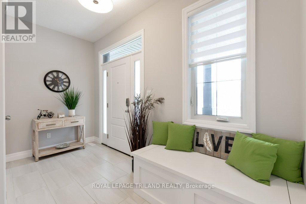 252 Renaissance Drive, St. Thomas, Ontario  N5R 0P9 - Photo 3 - X12847454