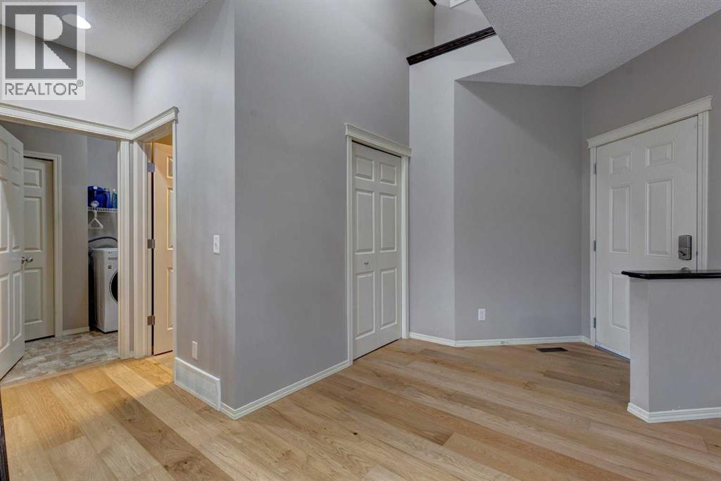 587 Everbrook Way SW, Calgary, Alberta  T2Y 0E7 - Photo 5 - A2303477