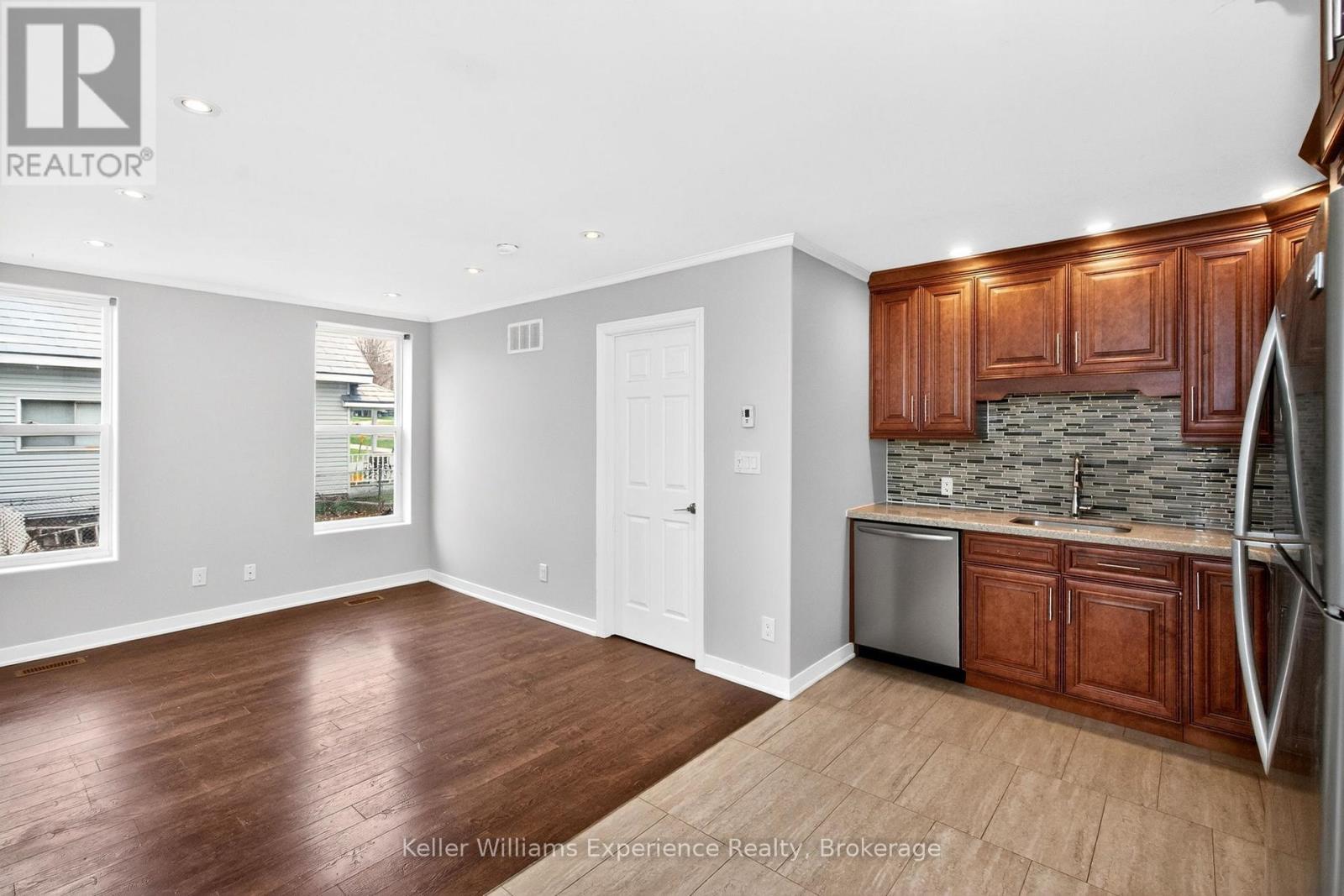 2 - 295 Bay Street, Midland, Ontario  L4R 1K1 - Photo 9 - S13039962