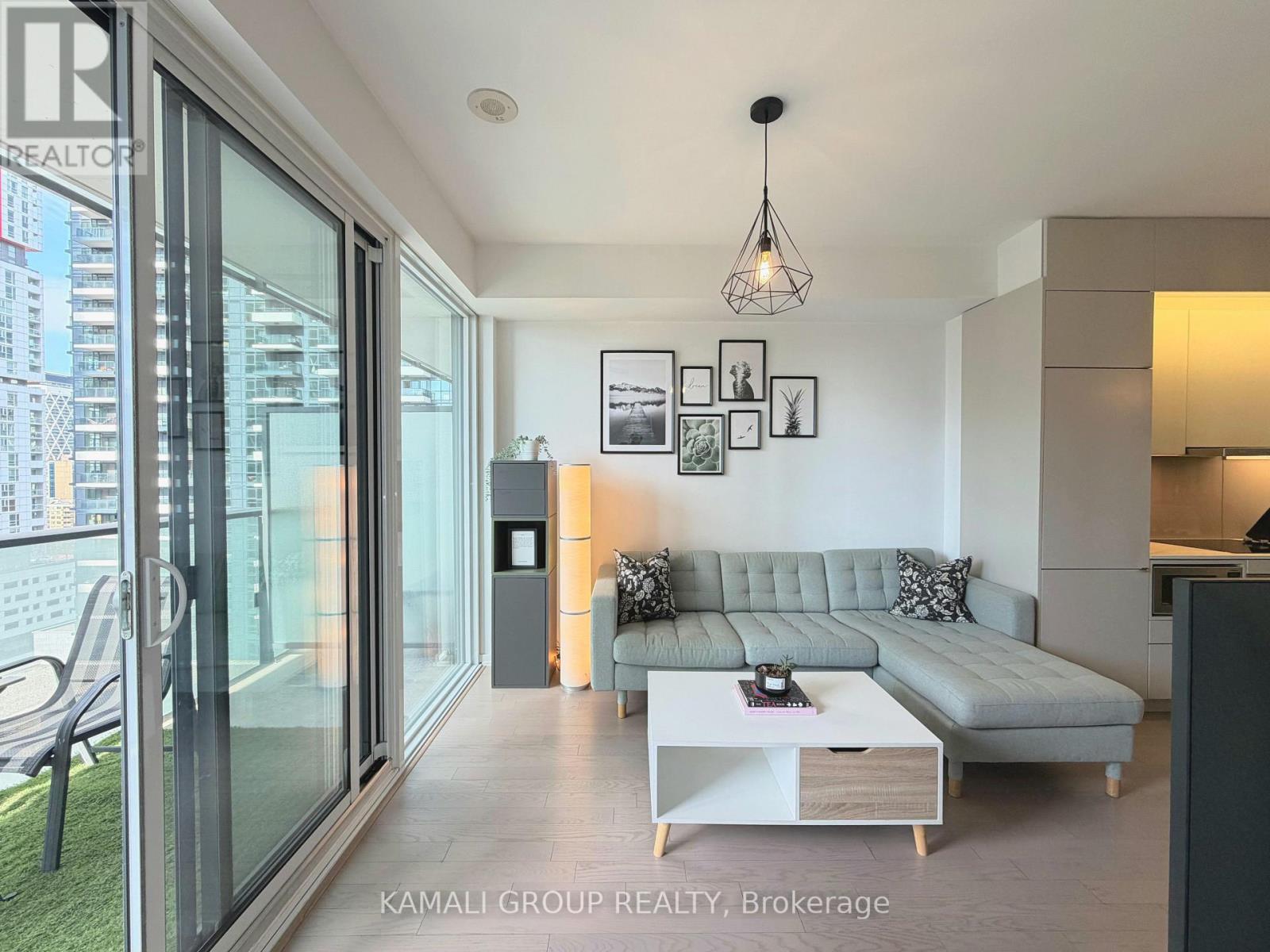 1712 - 101 Peter Street, Toronto, Ontario  M5V 0G6 - Photo 1 - C13039836