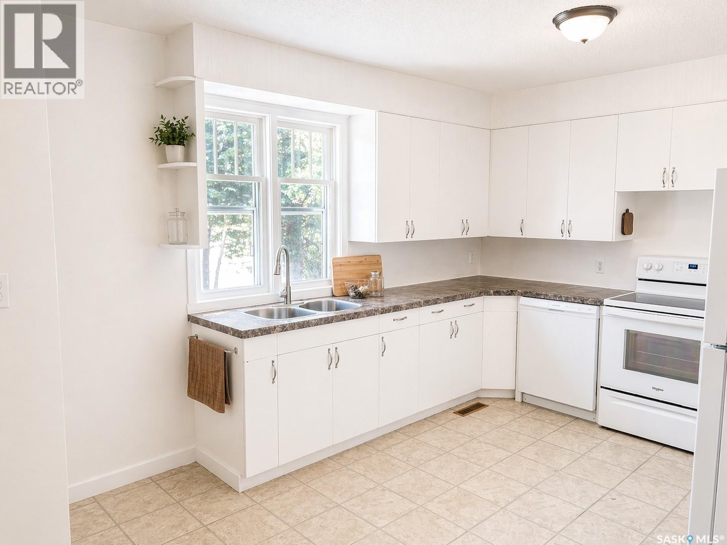 322 1st Avenue E, Blaine Lake, Saskatchewan  S0J 0J0 - Photo 3 - SK033840