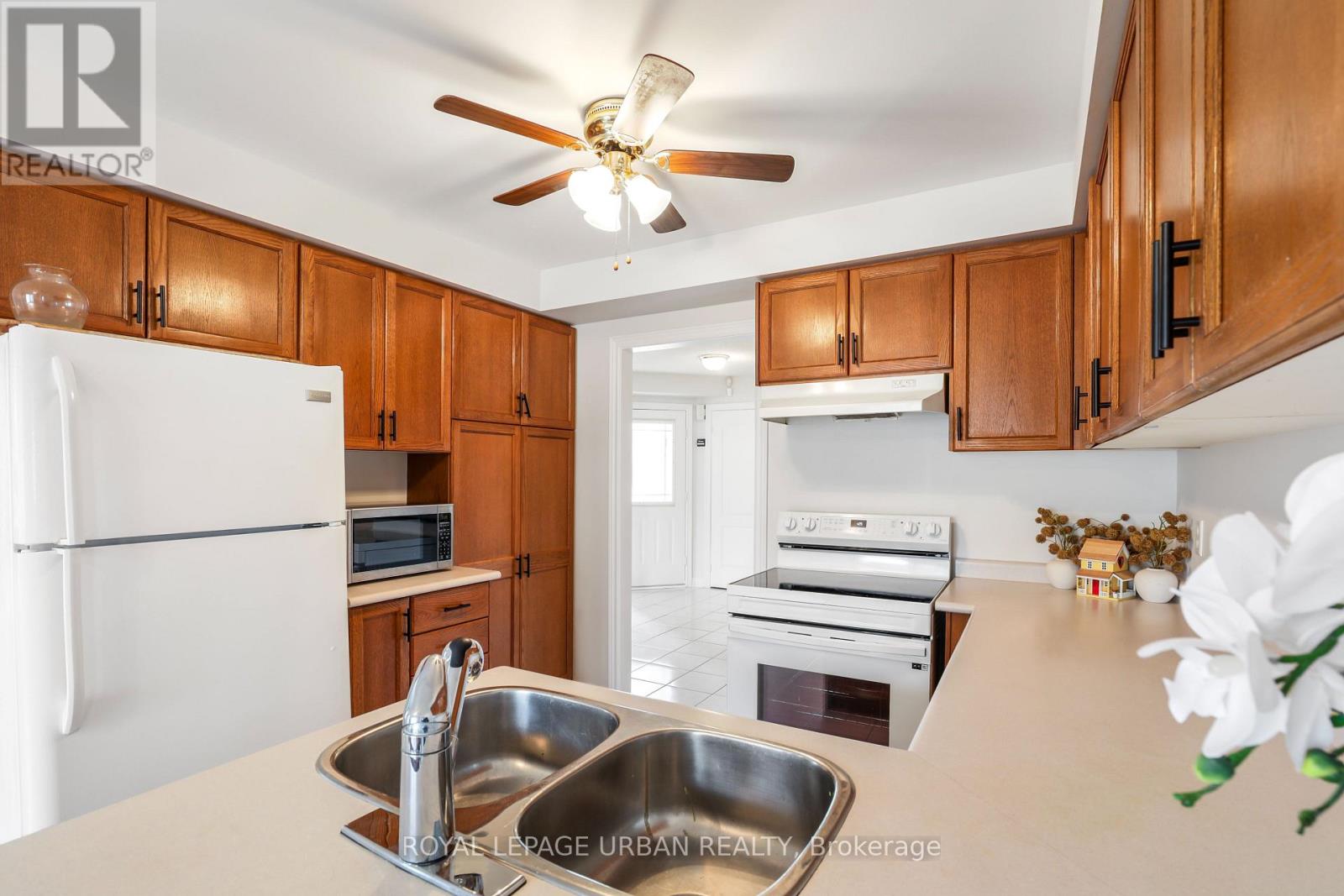 1505 Garland Crescent, Pickering, Ontario  L1V 7B3 - Photo 10 - E13039780