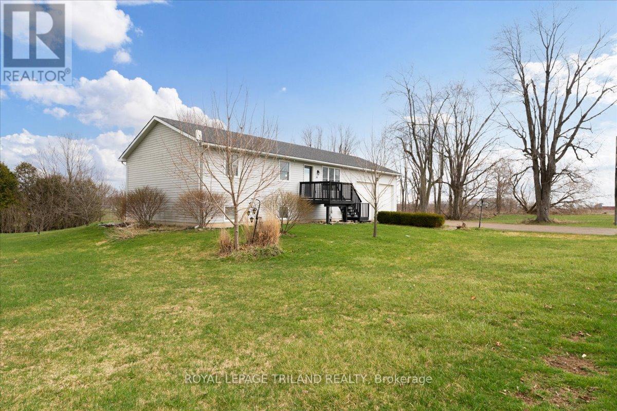 14 Wellington Avenue, Southwest Middlesex, Ontario  N0L 1A0 - Photo 4 - X12975352