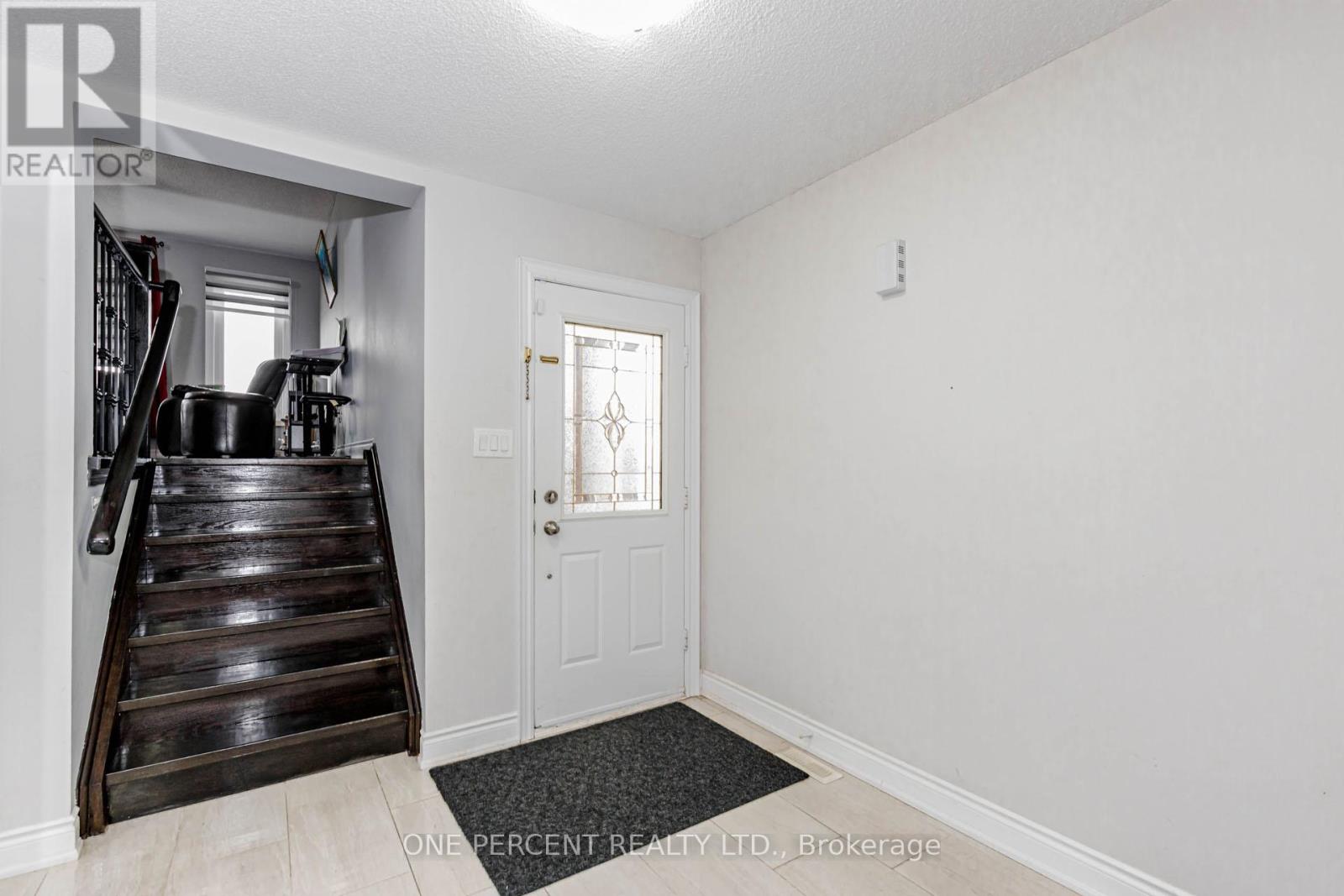 52 Timberlane Drive, Brampton, Ontario  L6Y 4B6 - Photo 2 - W12791218