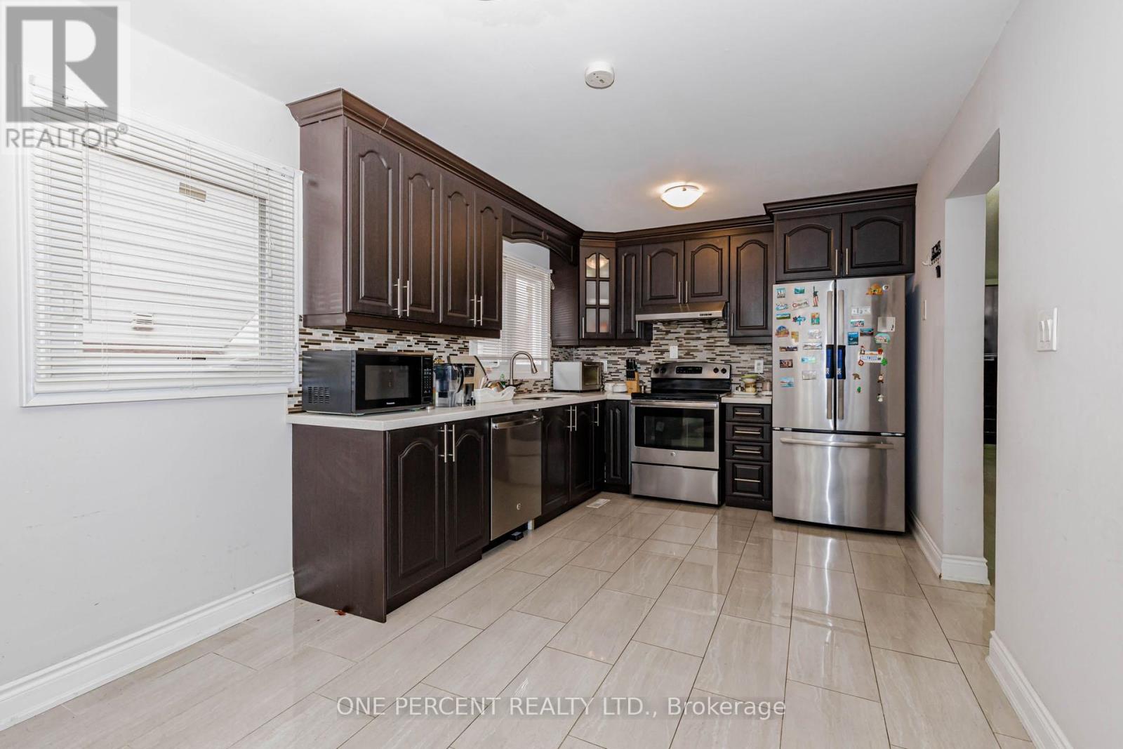 52 Timberlane Drive, Brampton, Ontario  L6Y 4B6 - Photo 7 - W12791218