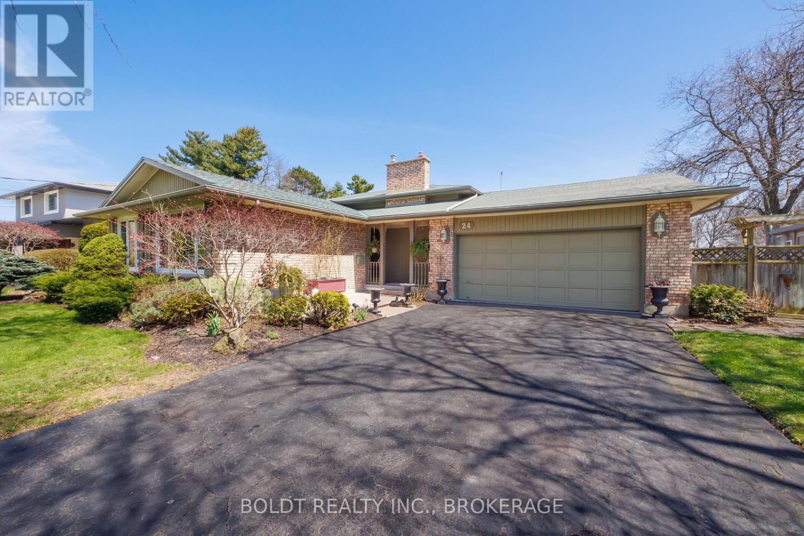 24 Mississauga Road, St. Catharines, Ontario  L2N 3K4 - Photo 3 - X13018148